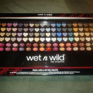 Wet N Wild 128 Eye and Lip Pallet Gift Set NWT
